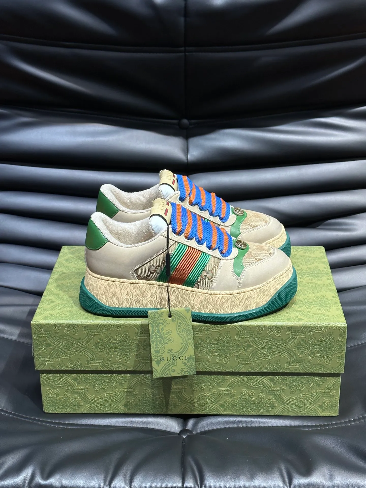 Men's men's shoes 💰p480 "GUCC*" Screener series 👫 Couple style GG thick-soled sneakers, the Screener series is inspired by the classic sneakers of the 1970s, cleverly incorporating the retro Gucci logo, two-color waterproof platform soles, and 5CM thick soles to enhance the aura, conveying the new design concept that a single product should be permanently accompanied by the passage of time, creating a retro distressed effect, decorated with metal double G oval enamel details! High-quality, versatile classic items, highly recommended. Size female 35-39, male 38-44